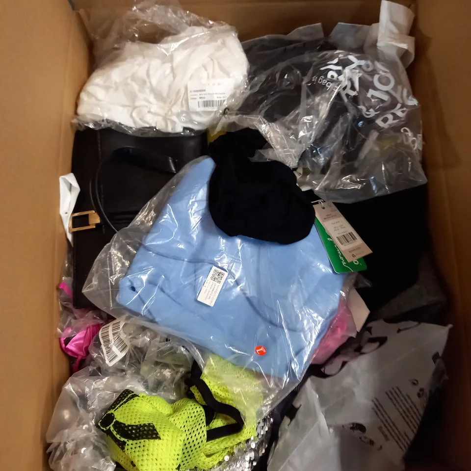 BOX OF APPROX 35 ASSORTED CLOTHING ITEMS TO INCLUDE - DRESSES, T-SHIRTS AND TROUSERS