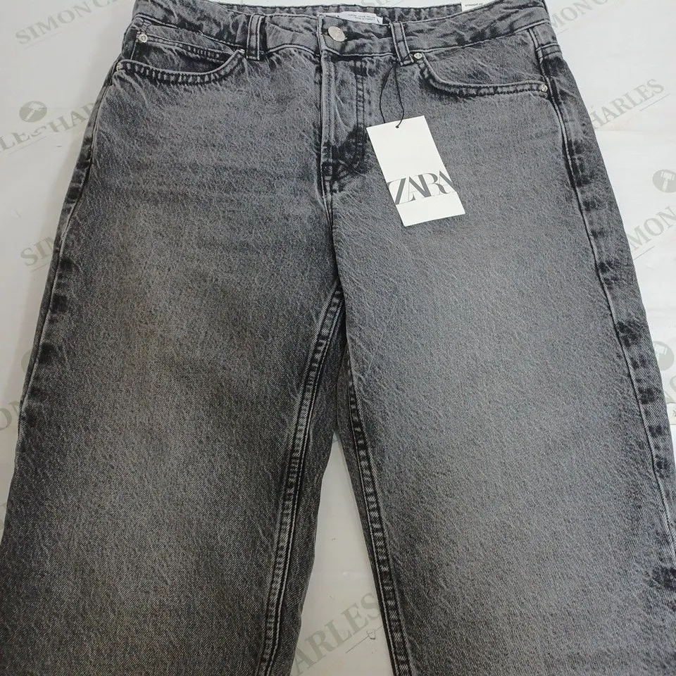 ZARA STRAIGHT FIT MID RISE JEANS - EUR 38