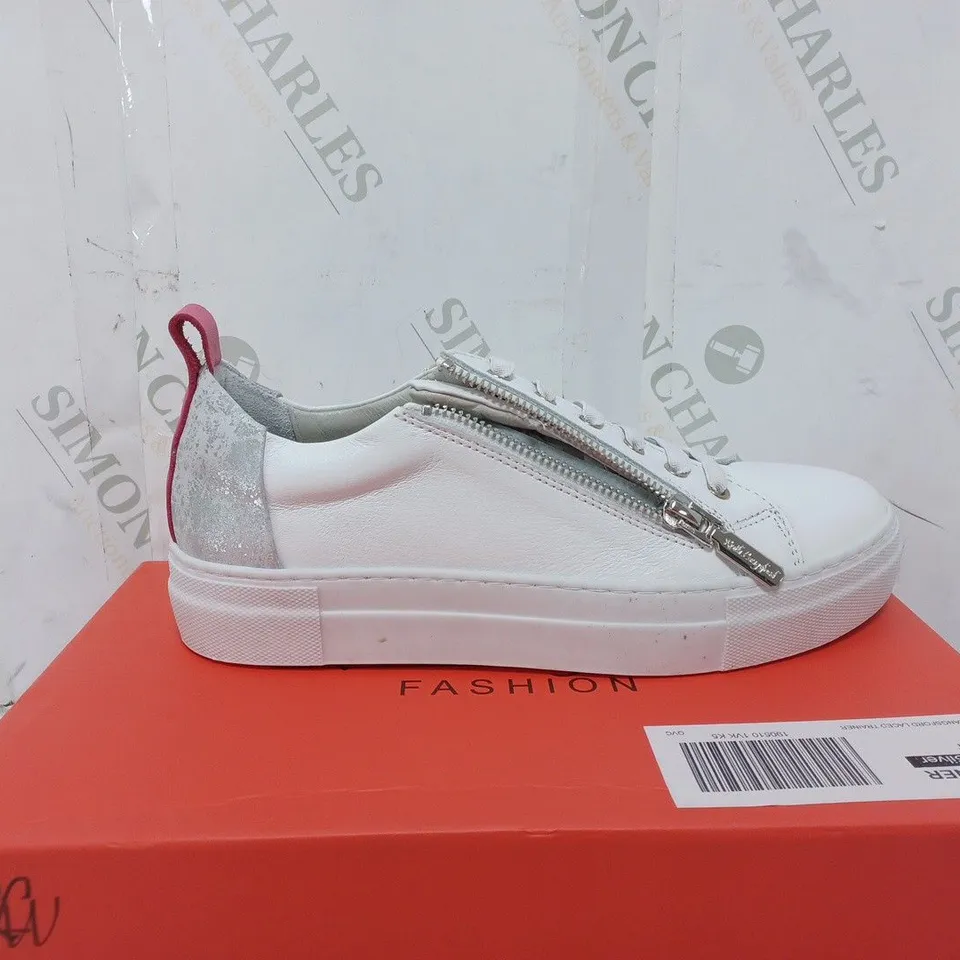 BOXED PAIR OF RUTH LANGSFORD ZIP TRAINERS IN WHITE/PINK - SIZE 5
