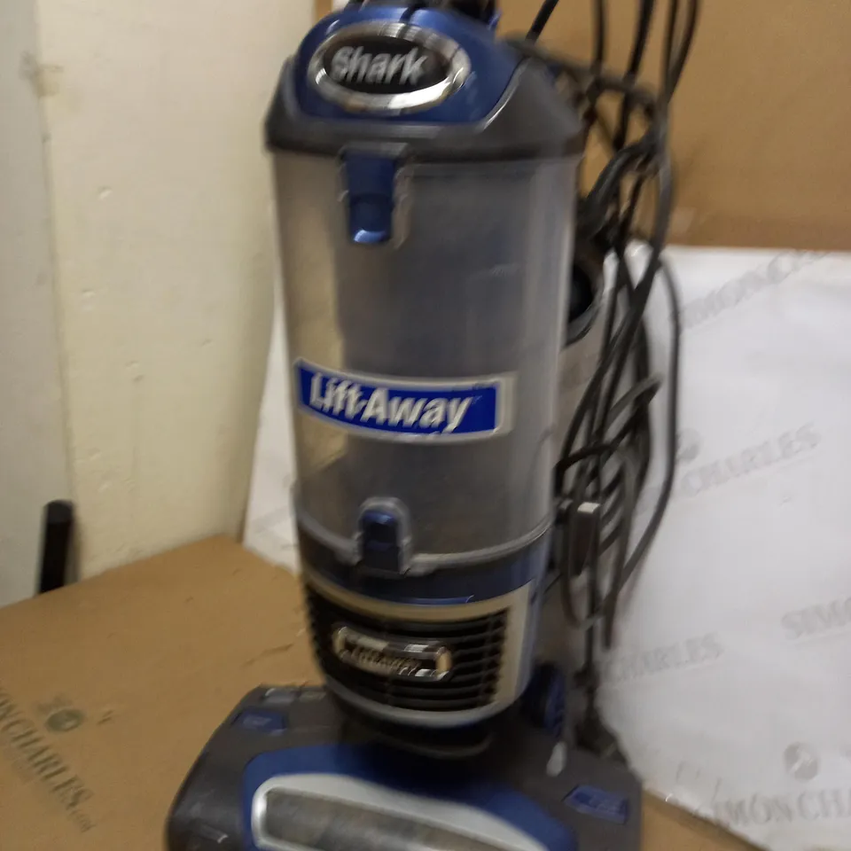 SHARK NV602UK LIFT-AWAY UPRIGHT VACUUM CLEANER 