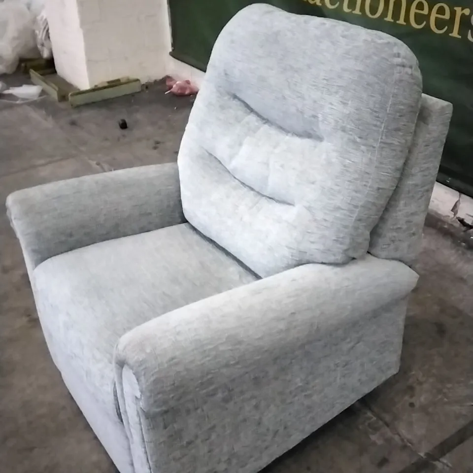 QUALITY BRITISH DESIGNED & MANUFACTURED G PLAN HOLMES POWER RECLINER CHAIR FARROW ICE FABRIC