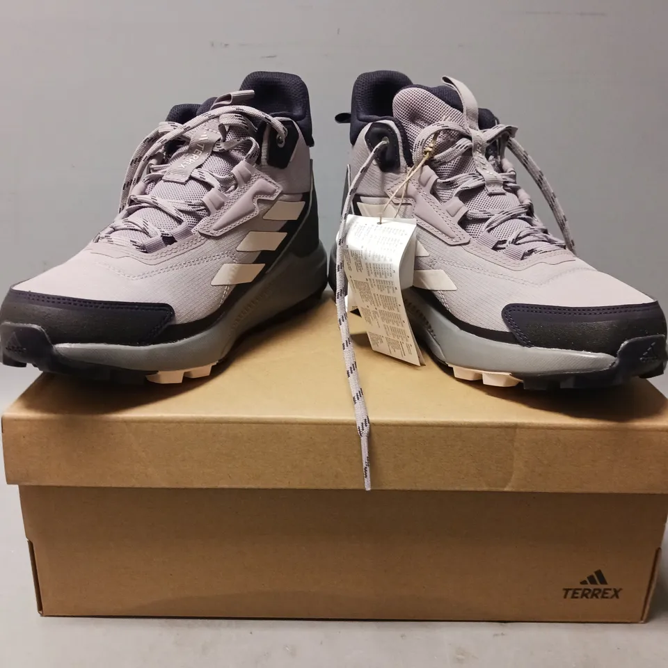 BOXED PAIR OF ADIDAS TERREX ANYLANDER MID SHOES IN LAVENDER UK SIZE 5.5