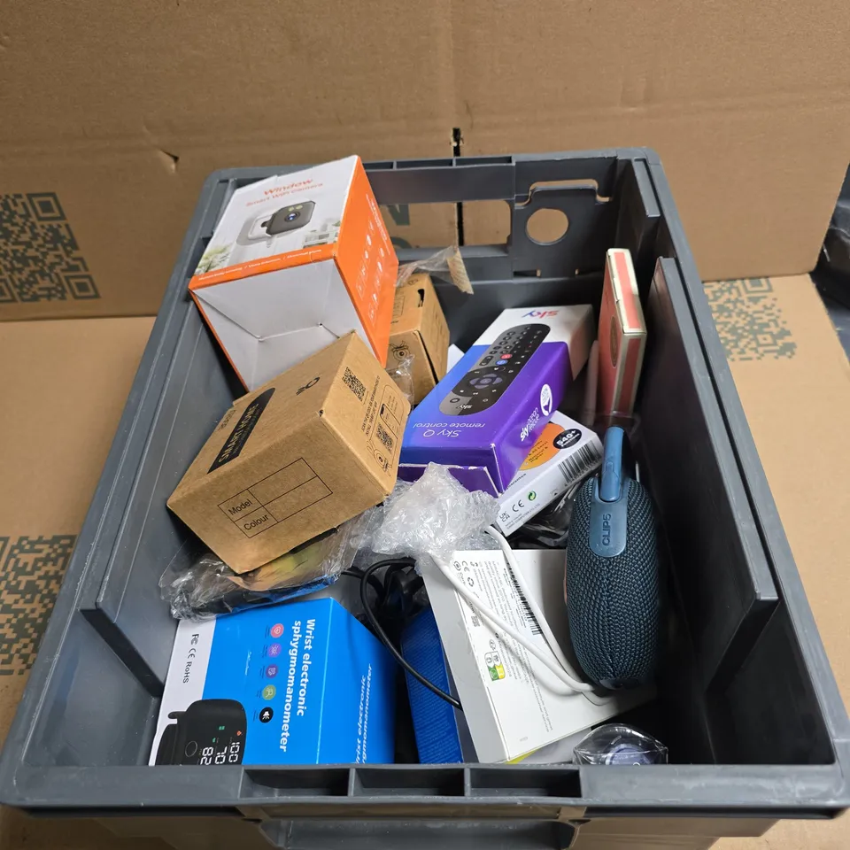 TOTE OF APPROXIMATELY 15 ASSORTED ITEMS TO INCLUDE CASIO SCIENTIFIC CALCULATOR, JBL SPEAKER, SKY Q REMOTE CONTROL ETC