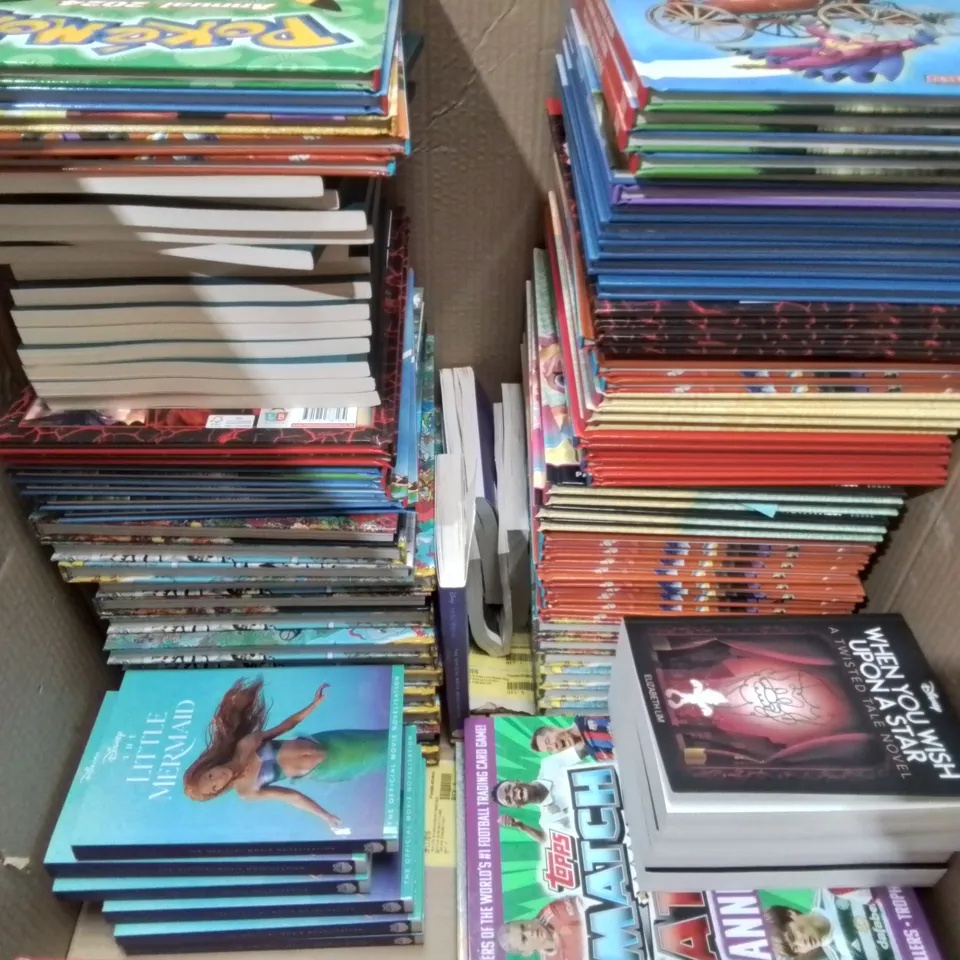 LARGE QUANTITY OF ASSORTED BOOKS AND 2024 ANNUALS TO INCLUDE MATCH ATTAX, MINECRAFT, DANDY AND STRANGER THINGS
