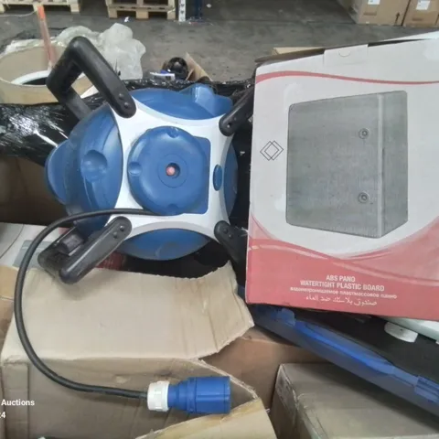 PALLET OF VARIOUS ELECTRICAL AND PLUMBING PARTS AND FITTINGS TO INCLUDE: 220V-250V 3 PIN WATERPROOF POWER CONNECTION POINT REEL, ABS PANO WATERTIGHT PLASTIC BOARD ETC.