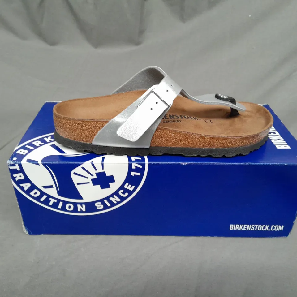 BOXED PAIR OF BIRKENSTOCK SANDALS SIZE 3.5