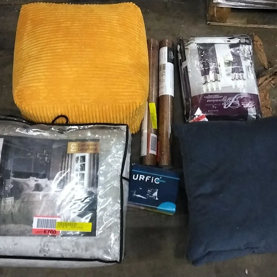PALLET OF ASSORTED ITEMS INCLUDING CRUSHED VELVET BEDSPREAD, CORTE MADERA WALLPAPER ROLL, BATTLE EYELET ROOM DARKENING CURTAINS, DARIELA COTTON CUSHIONS, COMO PRIVACY DOOR HANDLE, MAJA 40CM SQUARE 