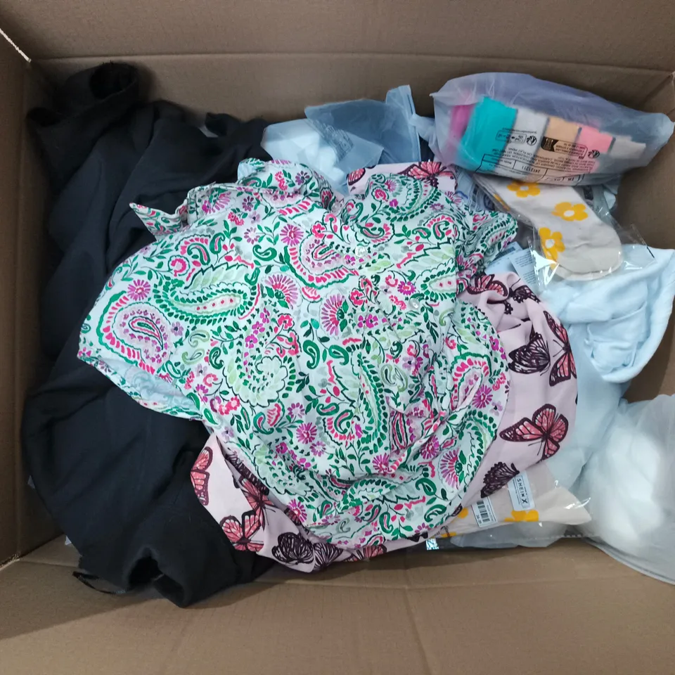 APPROXIMATELY 30 ASSORTED CLOTHING ITEMS IN VARIOUS SIZES, STYLES & COLOURS TO INCLUDE BRANDS SUCH AS ZARA, NEW LOOK, M&S, ETC - COLLECTION ONLY