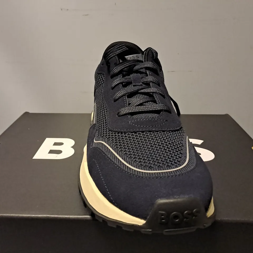 BOXED BOSS JONAH RUNN SNEAKER IUN DARK BLUE - SIZE 11