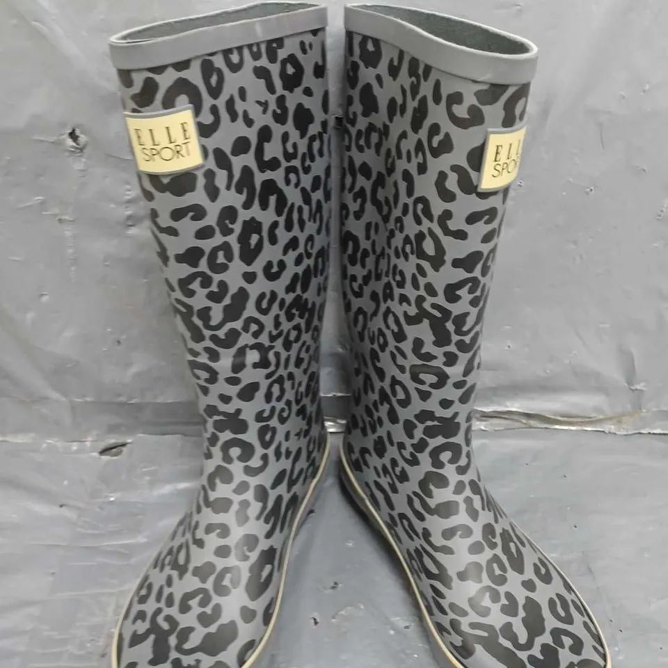 ELLESPORT LEOPARD WELLINGTON BOOTS IN GREY/BLACK - SIZE 5