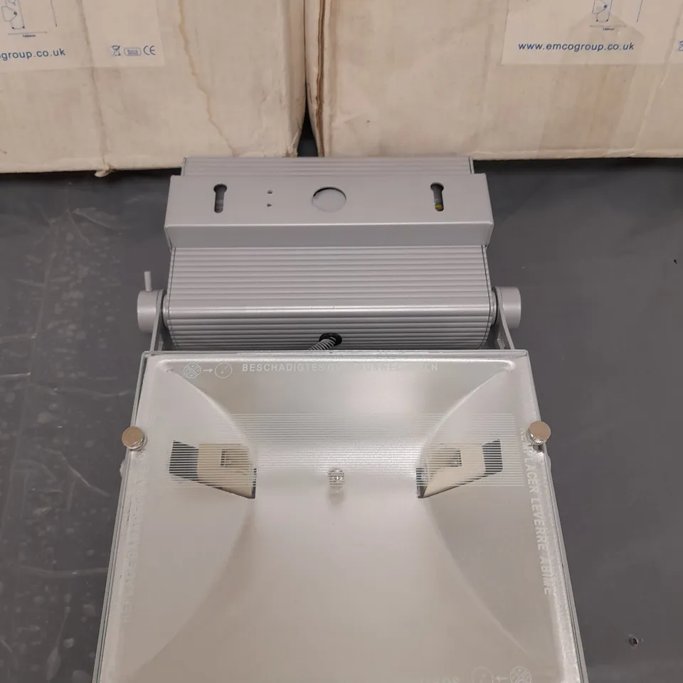 LOT OF 3 EMCOLITE WALL LIGHT R7S