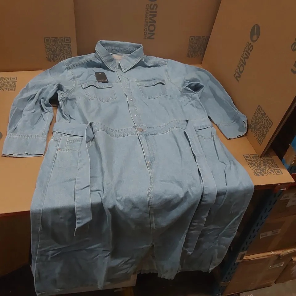 BOX CONTAINING APPROXIMATELY 9x BRAND NEW JD WILLIAMS LIGHT WASH DENIM SHIRT DRESSES - SIZE 22