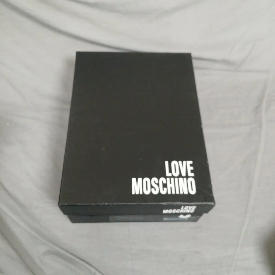 BOXED LOVE MOSCHINO BLACK TASSEL STYLE TRAINERS - 39