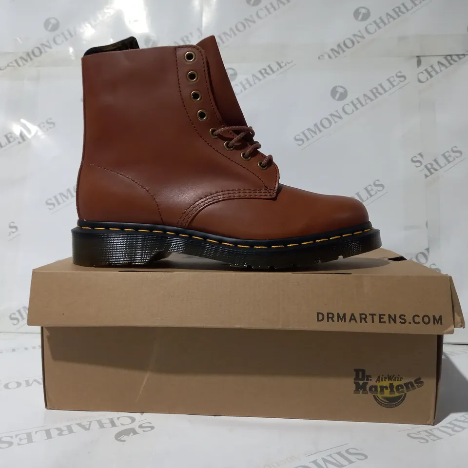 BOXED PAIR OF DR MARTENS ANKLE BOOTS IN BROWN UK SIZE 7