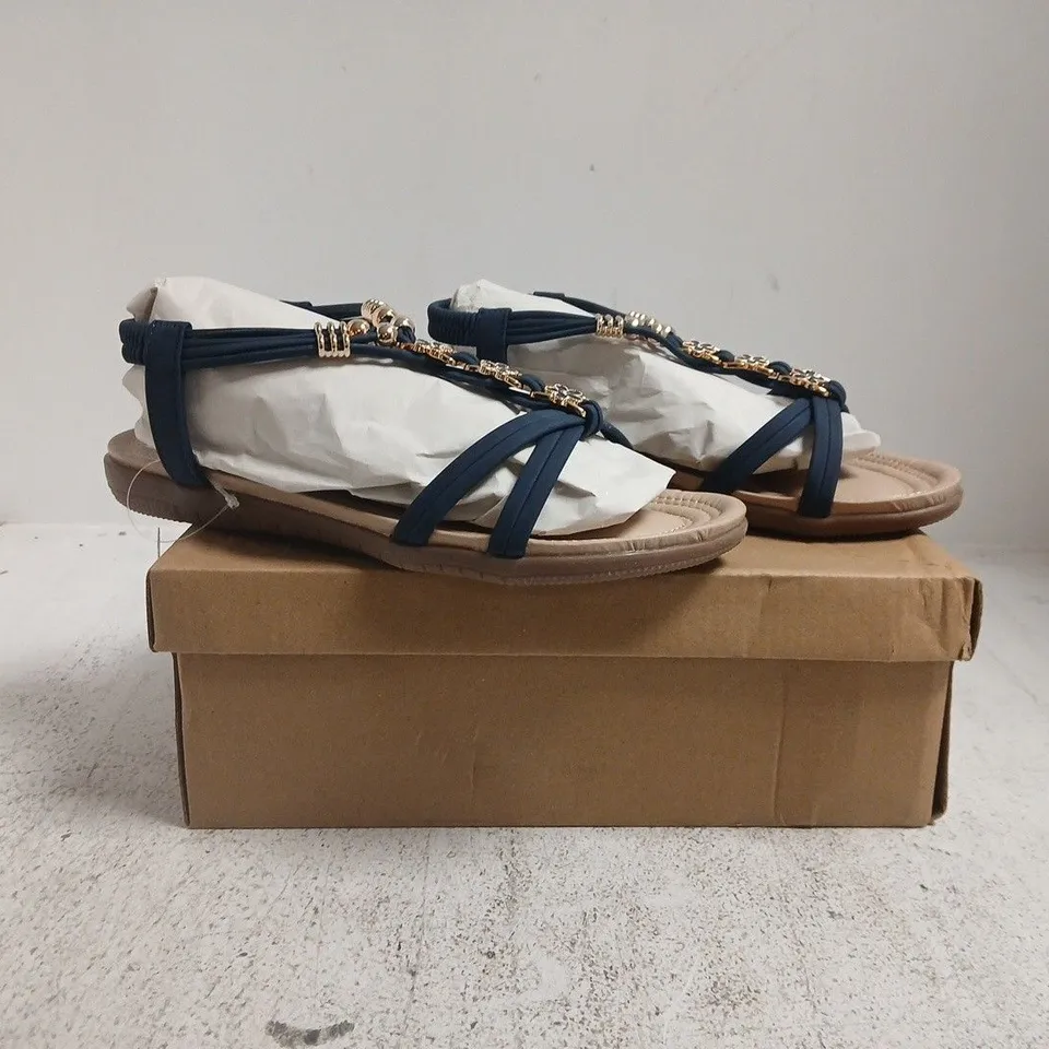 BOXED PAIR OF JO & JOE OPEN TOE SANDALS IN NAVY SIZE 6