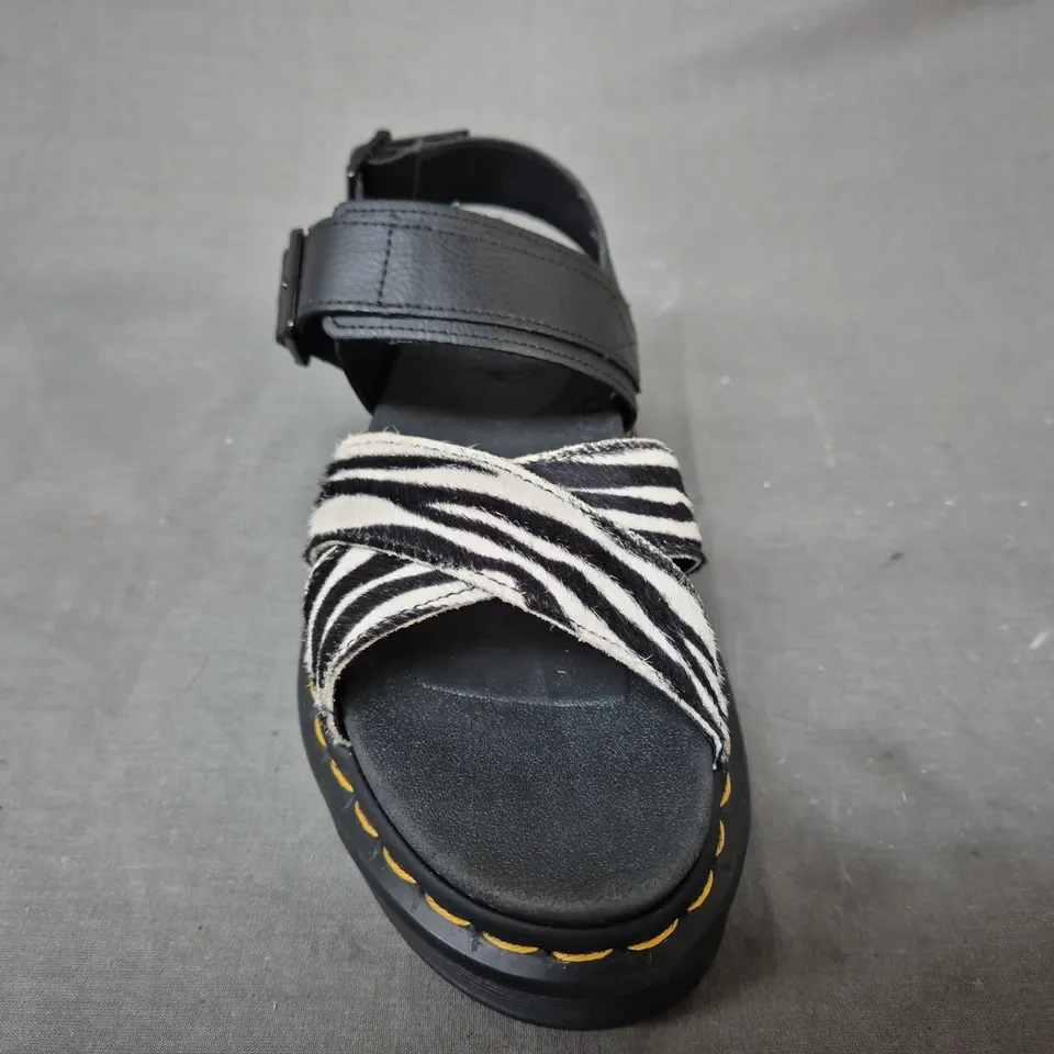 BOXED PAIR OF DR MARTENS VOSS II OPEN TOE SANDALS IN BLACK/WHITE UK SIZE 5