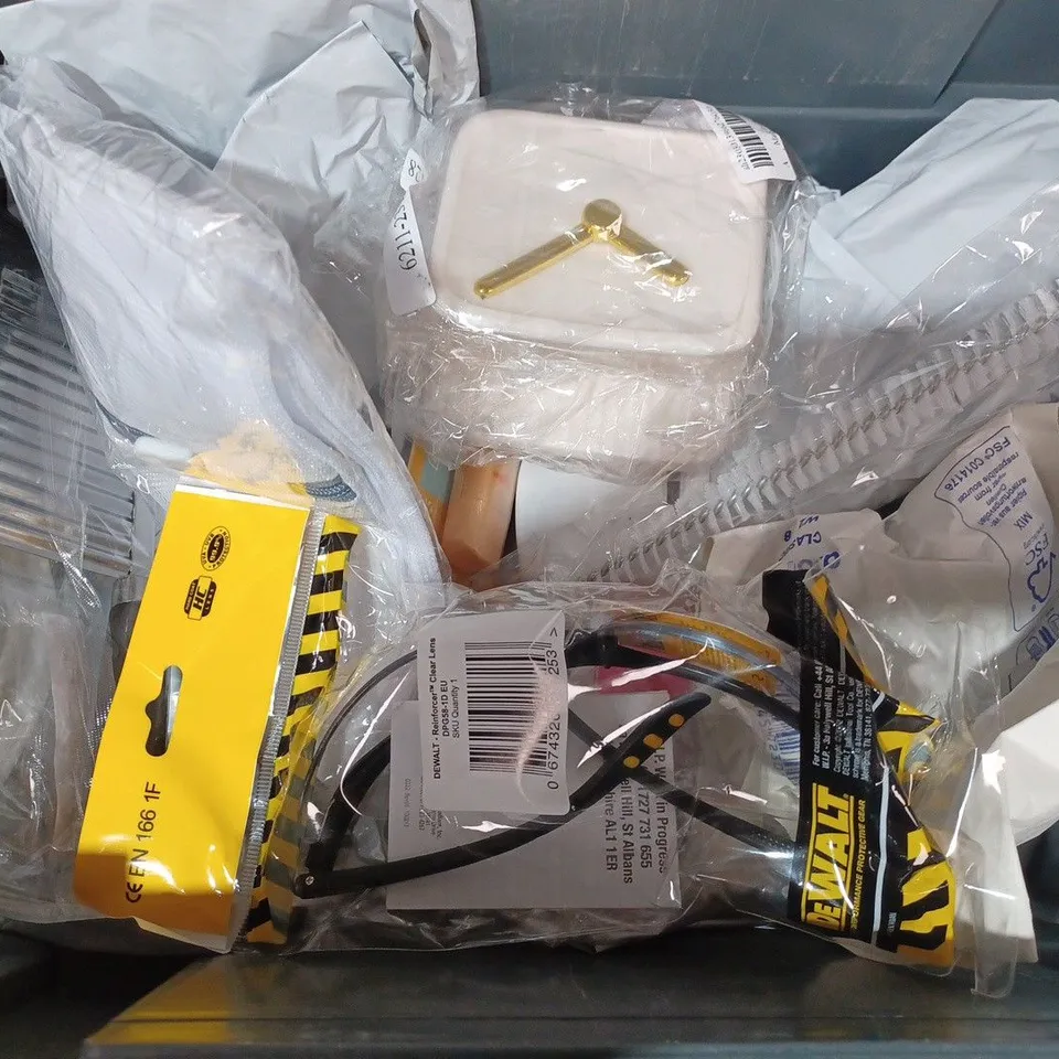 GROUP OF ASSORTED HOUSEHOLD ITEMS TOO INCLUDE DECRETIVE ITEMS ,KITCHEN ITEMS AND TOOLS 