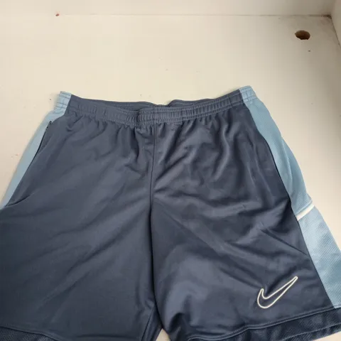 NIKE MEN'S SLIM FIT SPORTS SHORTS – NAVY WITH LIGHT BLUE SIDE PANELS, SIZE M