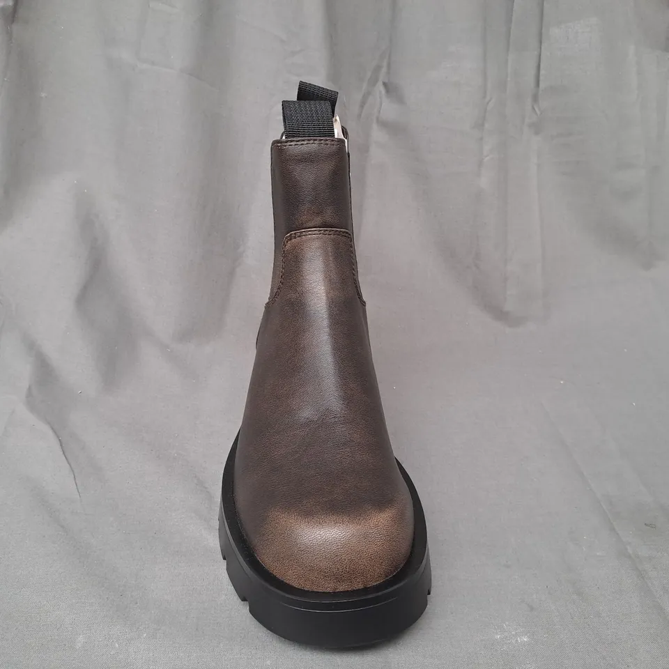 PAIR OF ZARA ANKLE BOOTS IN BROWN EU SIZE 41
