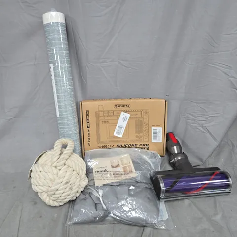APPROXIMATELY 15 ASSORTED HOUSEHOLD PRODUCTS TO INCLUDE VACUUM NOZZLE, WALLPAPER, SPURTAR SILICONE PAD, ETC