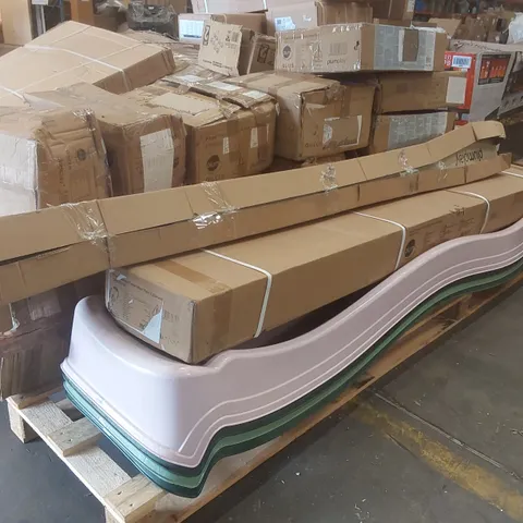 PALLET CONTAINING A LARGE QUANTITY OF ASSORTED ITEMS INCLUDING: PLUM CLIMBING FRAME PARTS ECT