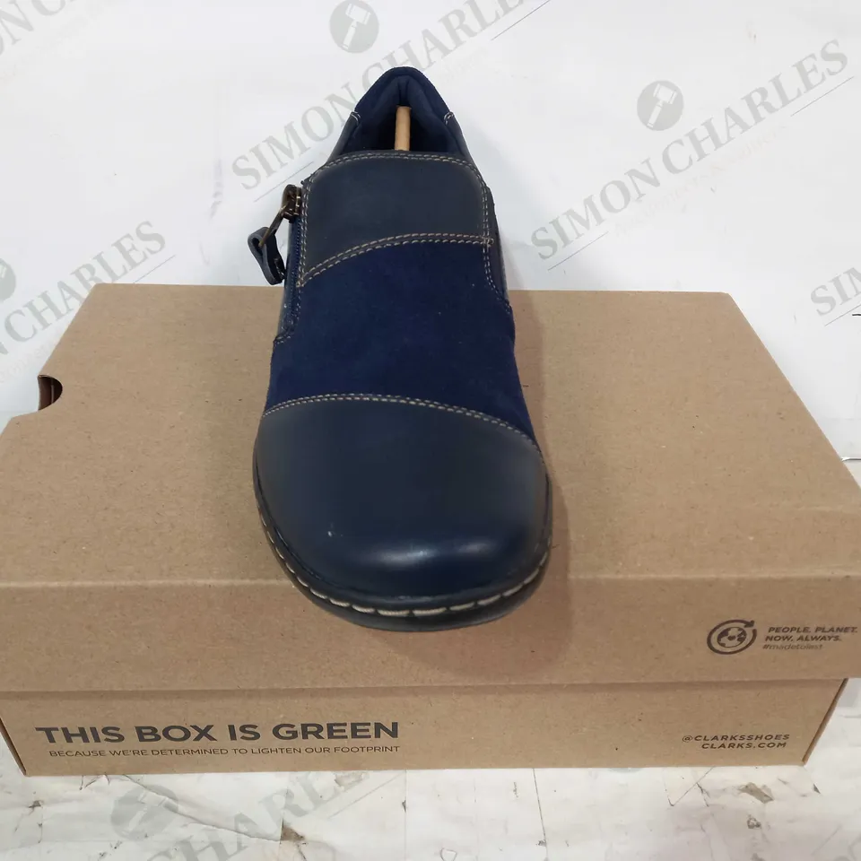 BOXED PAIR OF CLARKS CORA HARBOR SHOES IN NAVY UK SIZE 8.5