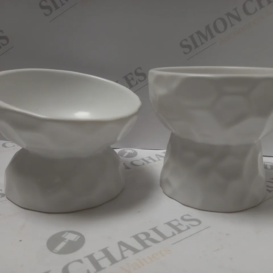 BOXED SET OF 2 WHITE CERAMIC TEXTURED POTS 