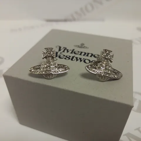 VIVIENNE WESTWOOD MINNIE BAS RELIEF EARRINGS - SILVER
