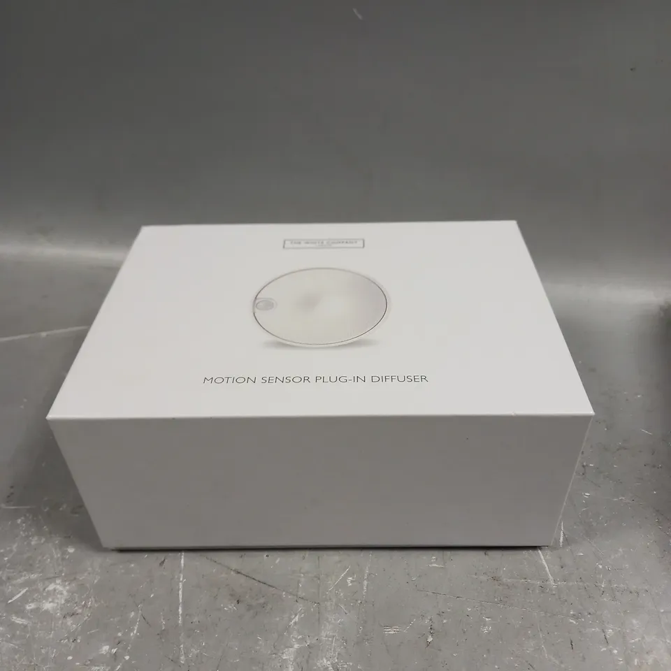BOXED THE WHITE COMPANY MOTION SENSOR PLUG IN DIFFUSER 