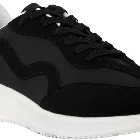 BRAND NEW BOXED REGATTA MEN'S MARINE RETRO SIZE 6.5