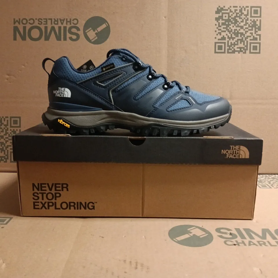 BOXED PAIR OF THEW NORTH FACE TRAINERS IN NAVY/BLUE SIZE UK 8.5