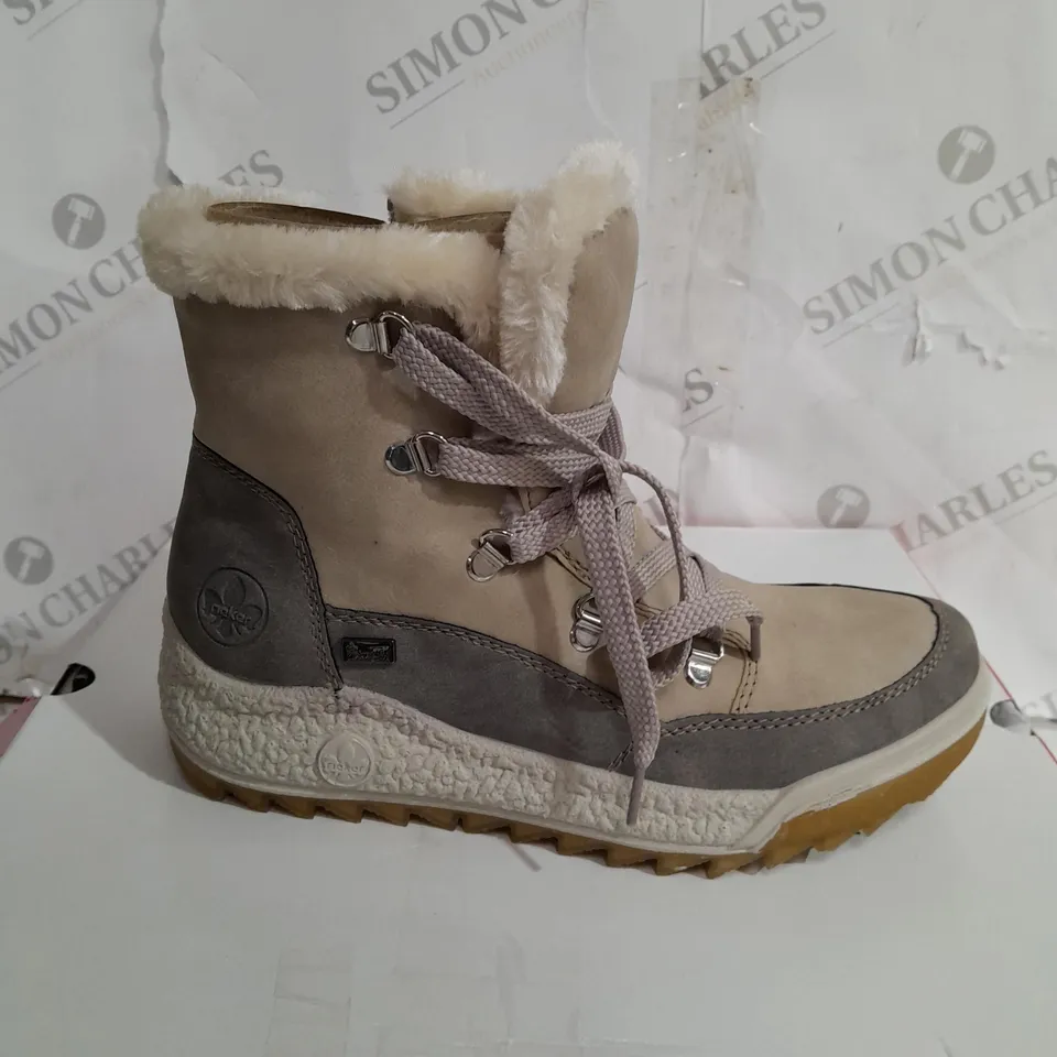 BOXED PAIR OF RIEKER ANTISTRESS WARM HIKING BOOTS SIZE 4 CREAM 