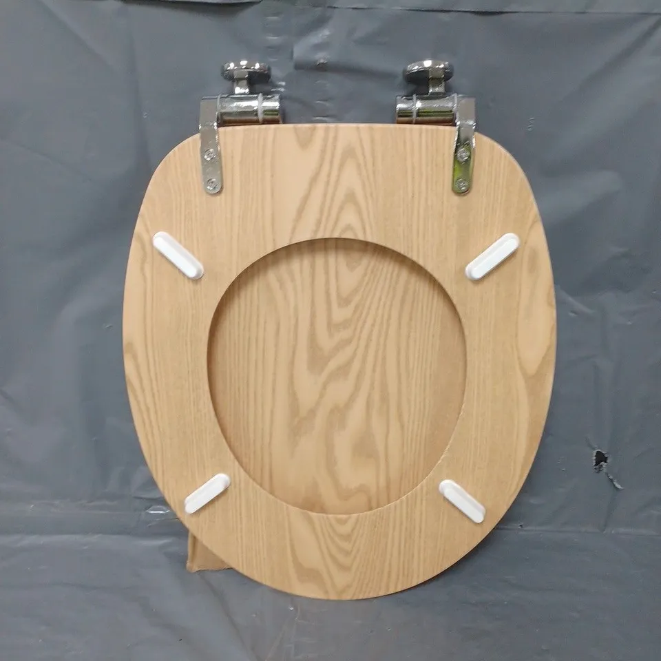 SOFT CLOSE TOILET SEAT 