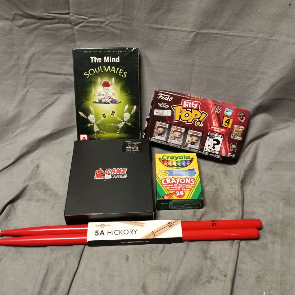 APPROXIMATELY 10 ASSORTED TOYS & GAMES PRODUCTS TO INCLUDE THE MIND SOULMATES, FUNKO BITTY POP WWE, GAME OF BRICKS, ETC