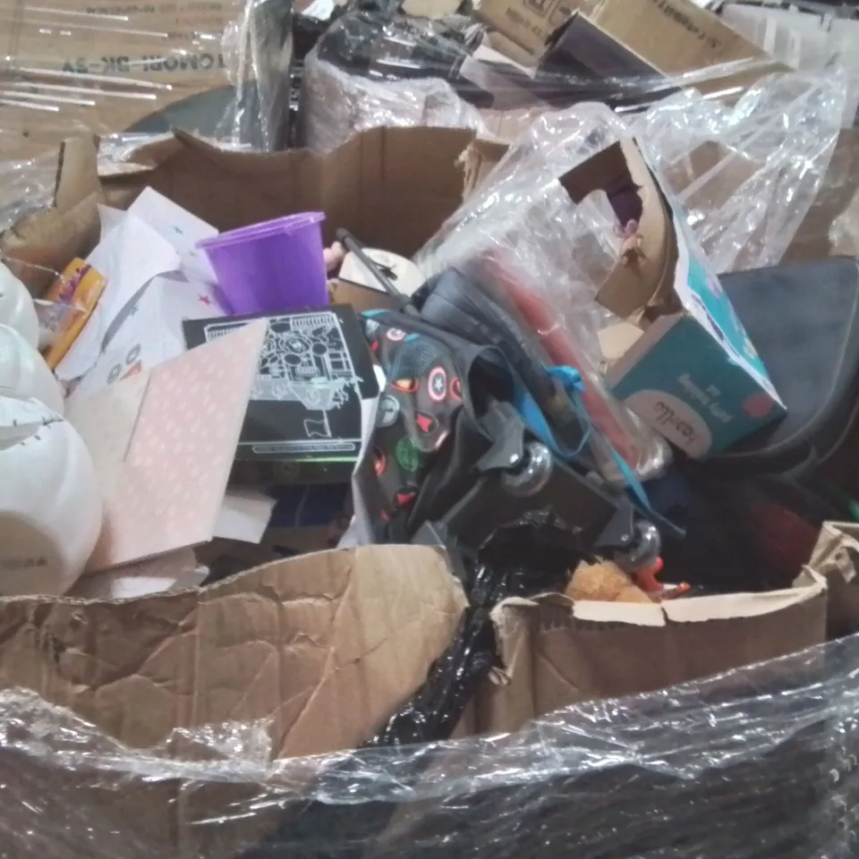 PALLET CONTAINING KIDS TOYS AND ACCESSORIES