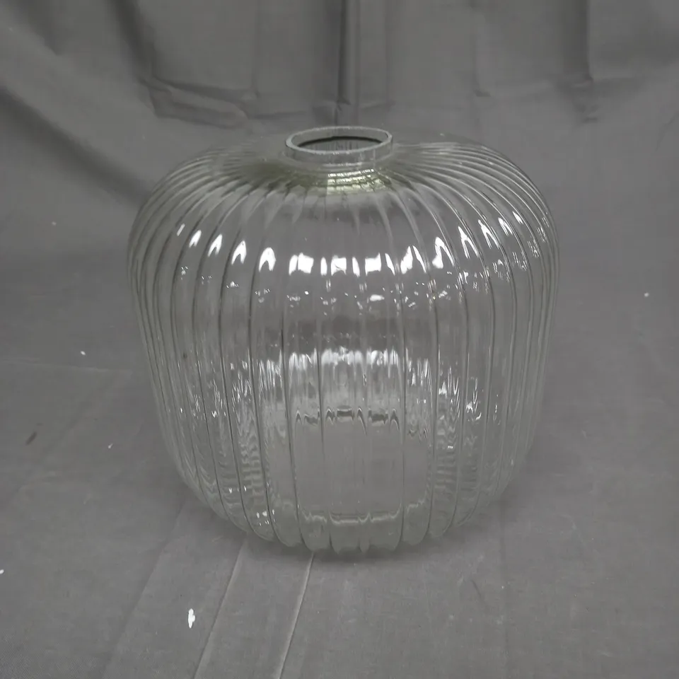 GLASS LIGHT SHADE