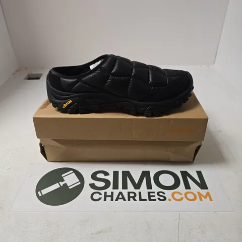 BOXED PAIR OF MERRELL MOAB 2 SLIDE QUILTED IN BLACK - UK 9