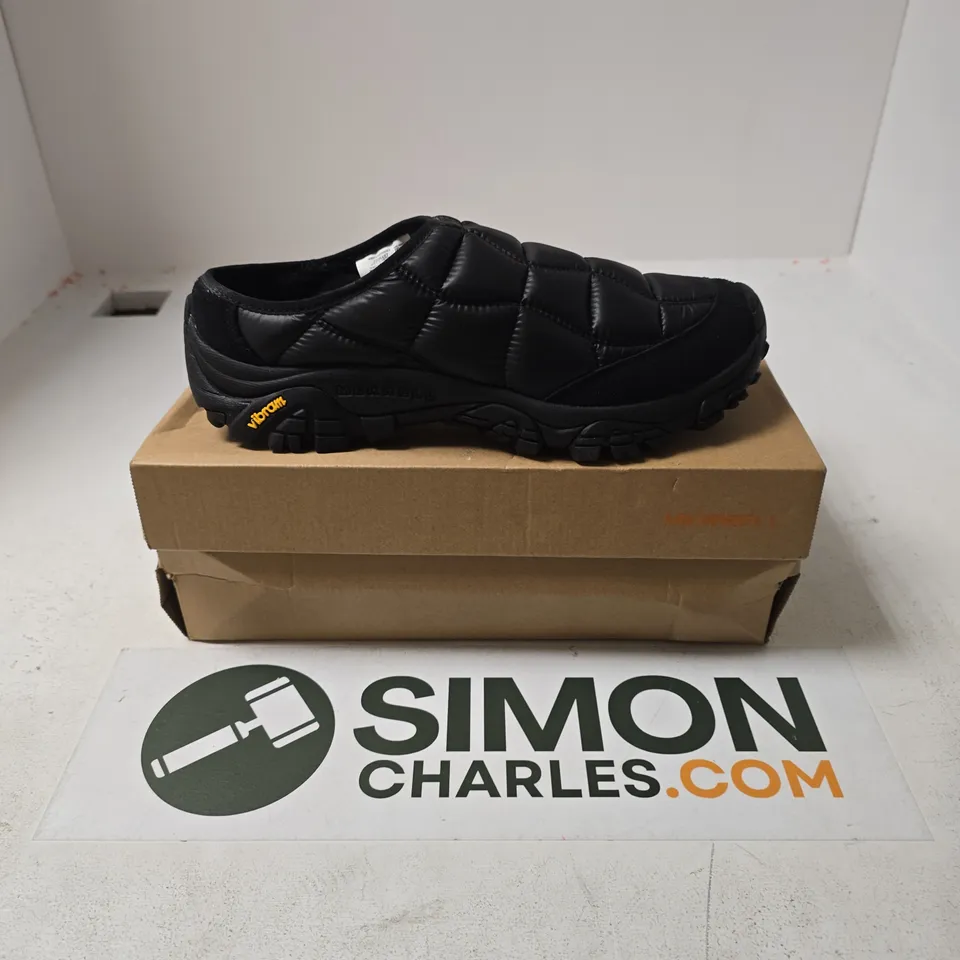 BOXED PAIR OF MERRELL MOAB 2 SLIDE QUILTED IN BLACK - UK 9