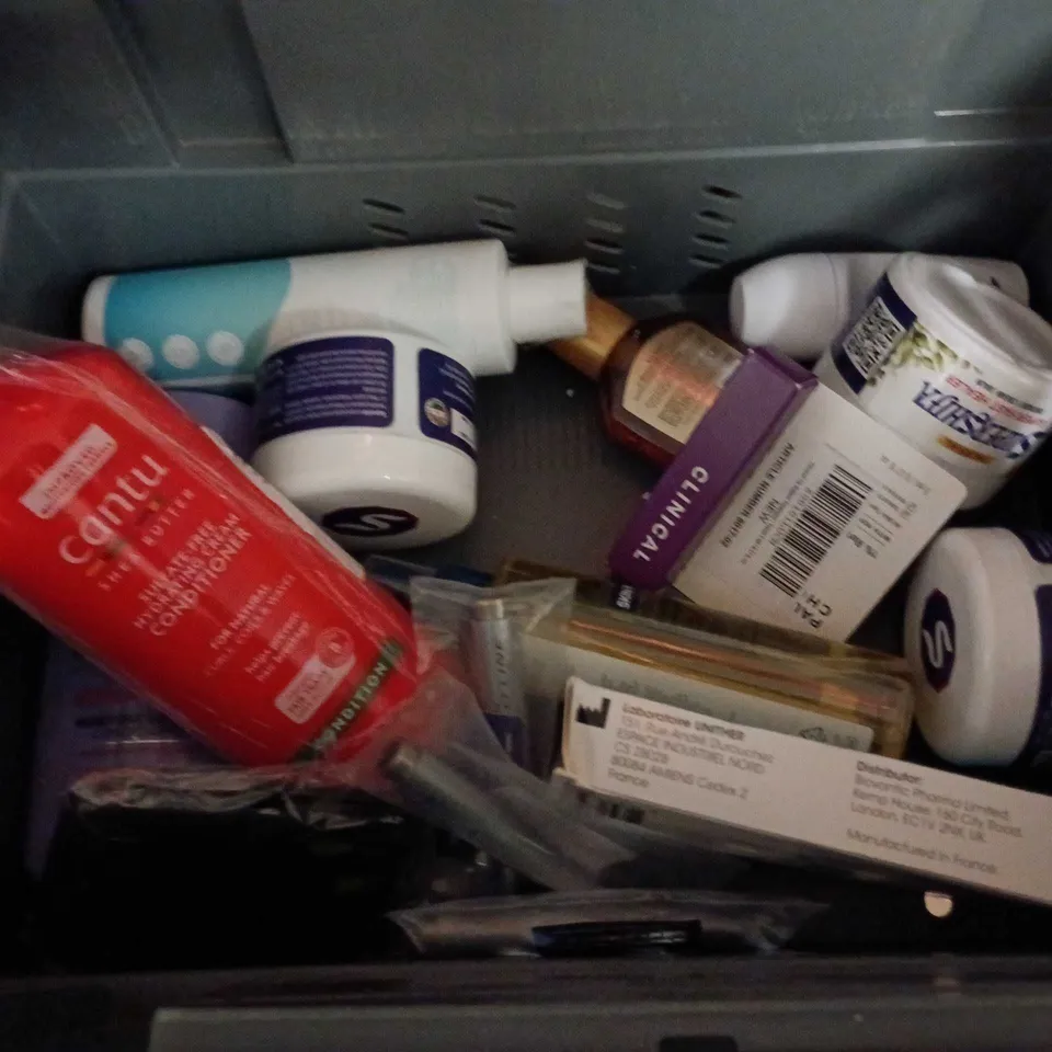 APPROXIMATEY 20 ASSORTED HEALTH AND BEAUTY PRODUCTS TO INCLUDE - L'OREAL MEN EXPERT - CORSODYL MOUTHWASH AND AVEENO BODY OIL SPRAY