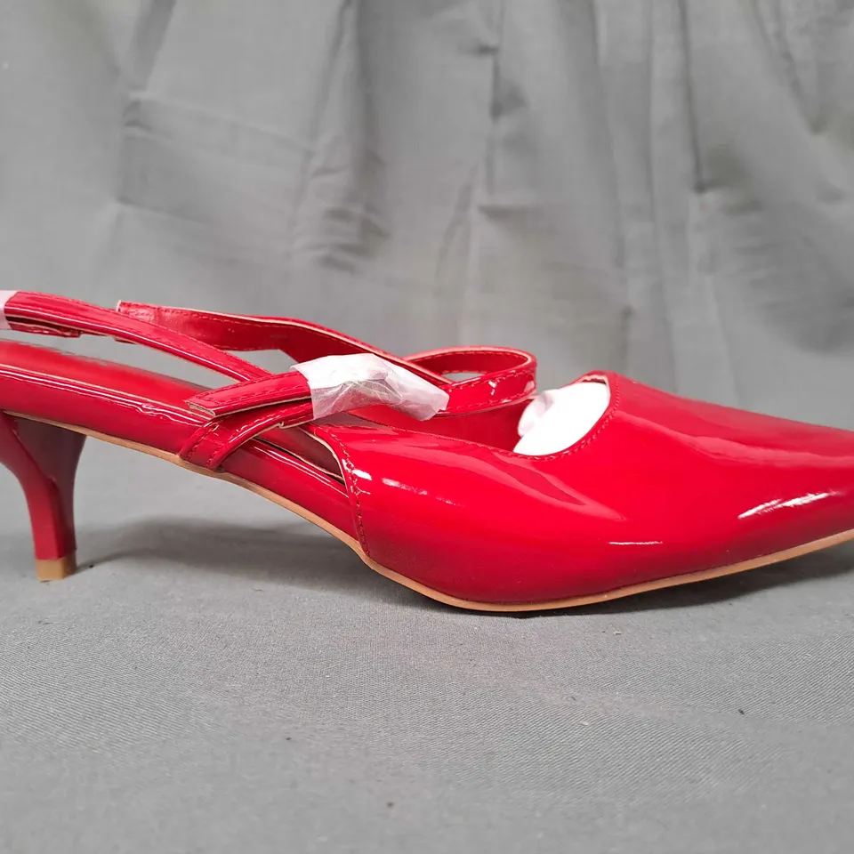 PAIR OF CIDER POINTED TOE LOW HEEL SHOES IN CANDY APPLE RED EU SIZE 38