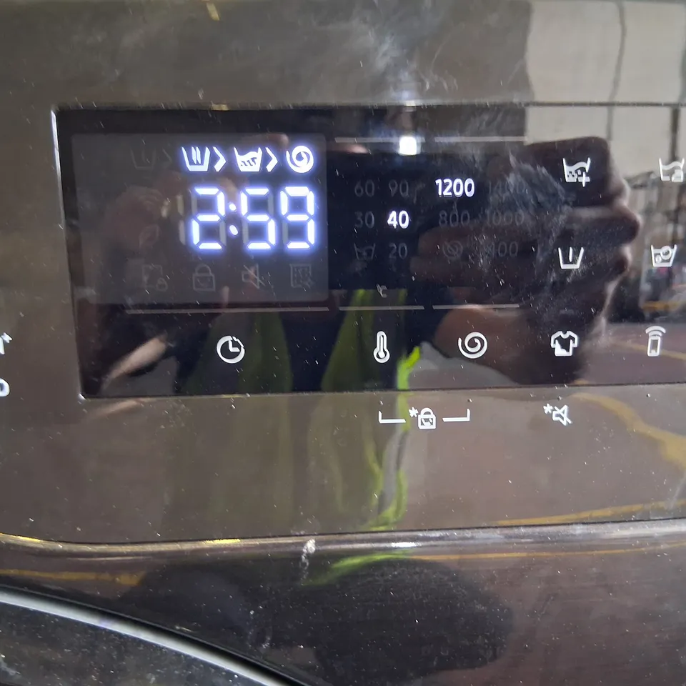 SAMSUNG SERIES 5 SMART LOAD WASHING MACHINE IN BLACK