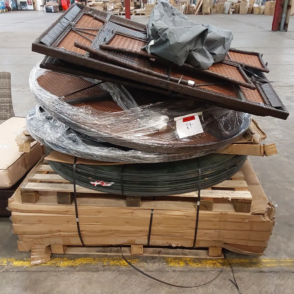 PALLET OF ASSORTED GARDEN AND PATIO FURNITURE PARTS 