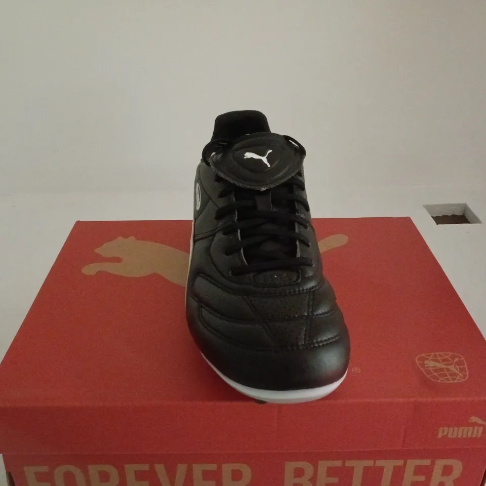 PUMA KING BLACK/WHITE FOOTBALL BOOT UK 9.5 BOXED