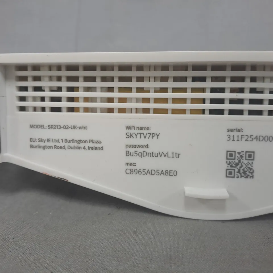 SKY SR213-02-UK WHITE WIRELESS ROUTER