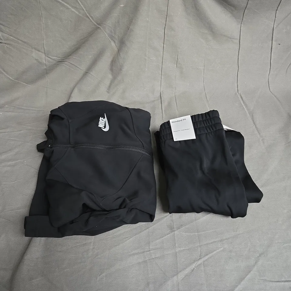 NIKE KIDS TRACKSUIT IN BLACK SIZE M