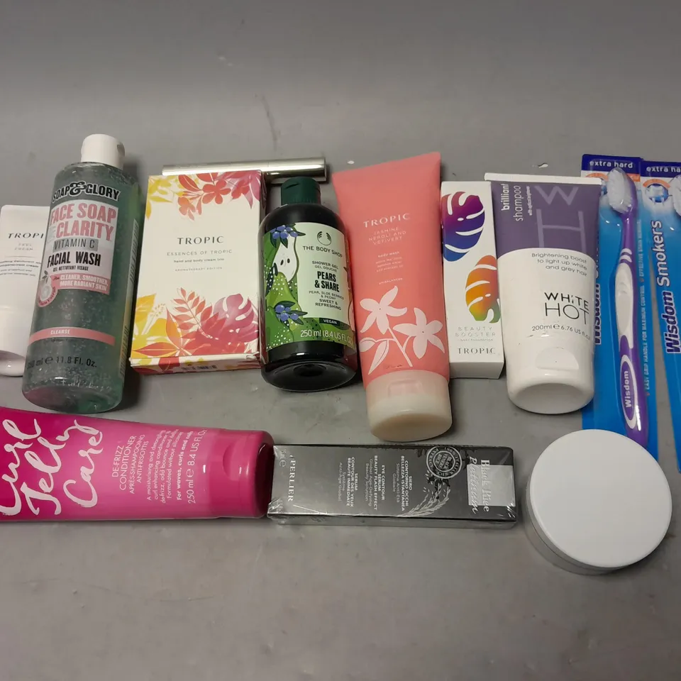 BOX OF APPROXIMATELY 15 COSMETIC ITEMS TO INCLUDE TROPIC BEAUTY BOOSTER, TOOTHBURSHES, AND TROPIC ESSENCES OF TROPIC TRIO ETC. 