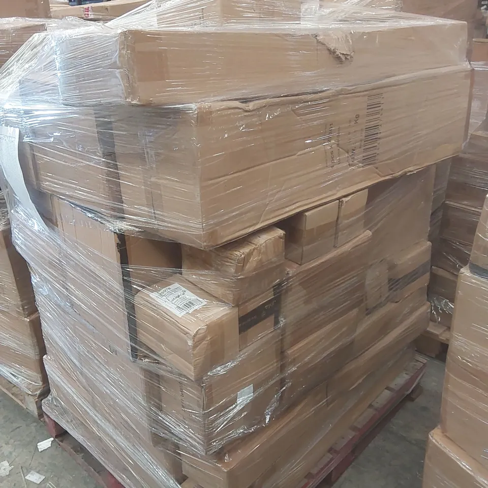 PALLET CONTAINING A LARGE QUANTITY OF ASSORTED LIGHTING PRODUCTS