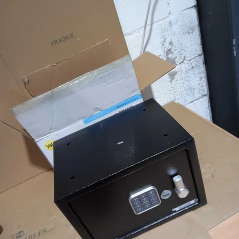 YALE ELECTRONIC SAFE MEDIUM