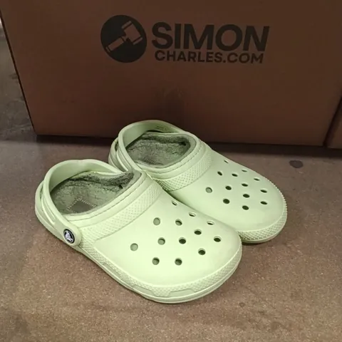 CROCS CLOG SHOES β LIGHT GREEN/OLIVE, PAIR β UK SIZE 4M/6W