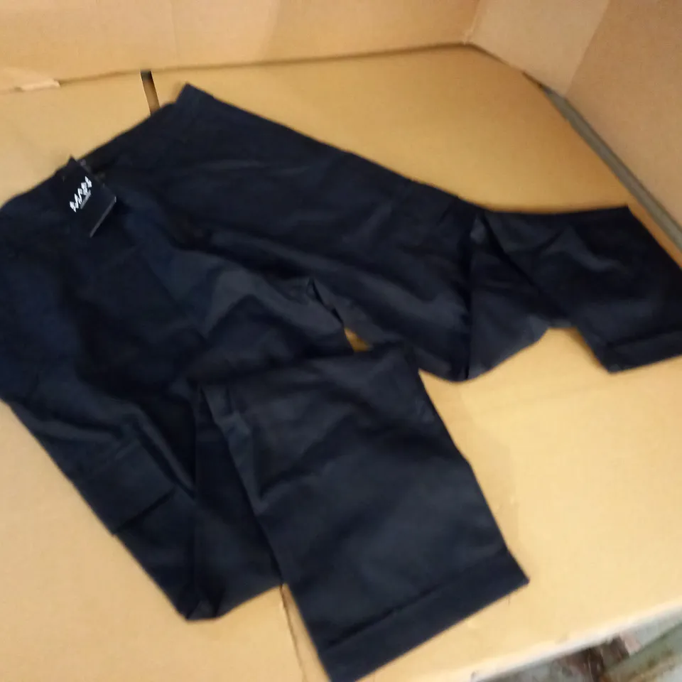BOOHOOMAN TALL STRAIGHT LEG CARGO TROUSERS - XXL